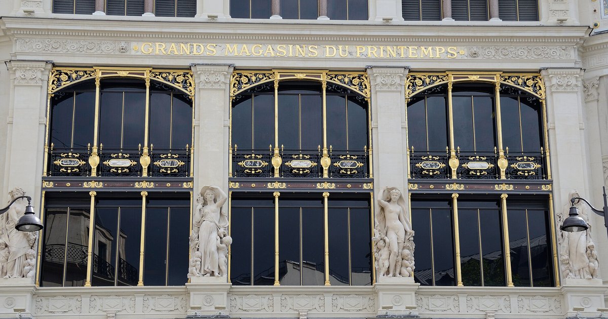 Façade des Grands Magasins du Printemps sur le boulevard Haussmann, dans le 9e arrondissement de Paris