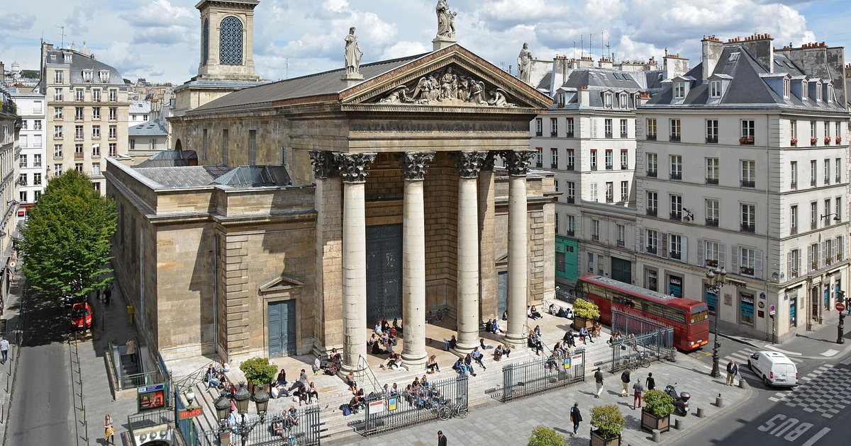 Église Notre-Dame-de-Lorette et immeubles de la Nouvelle Athènes, dans le 9e arrondissement de Paris